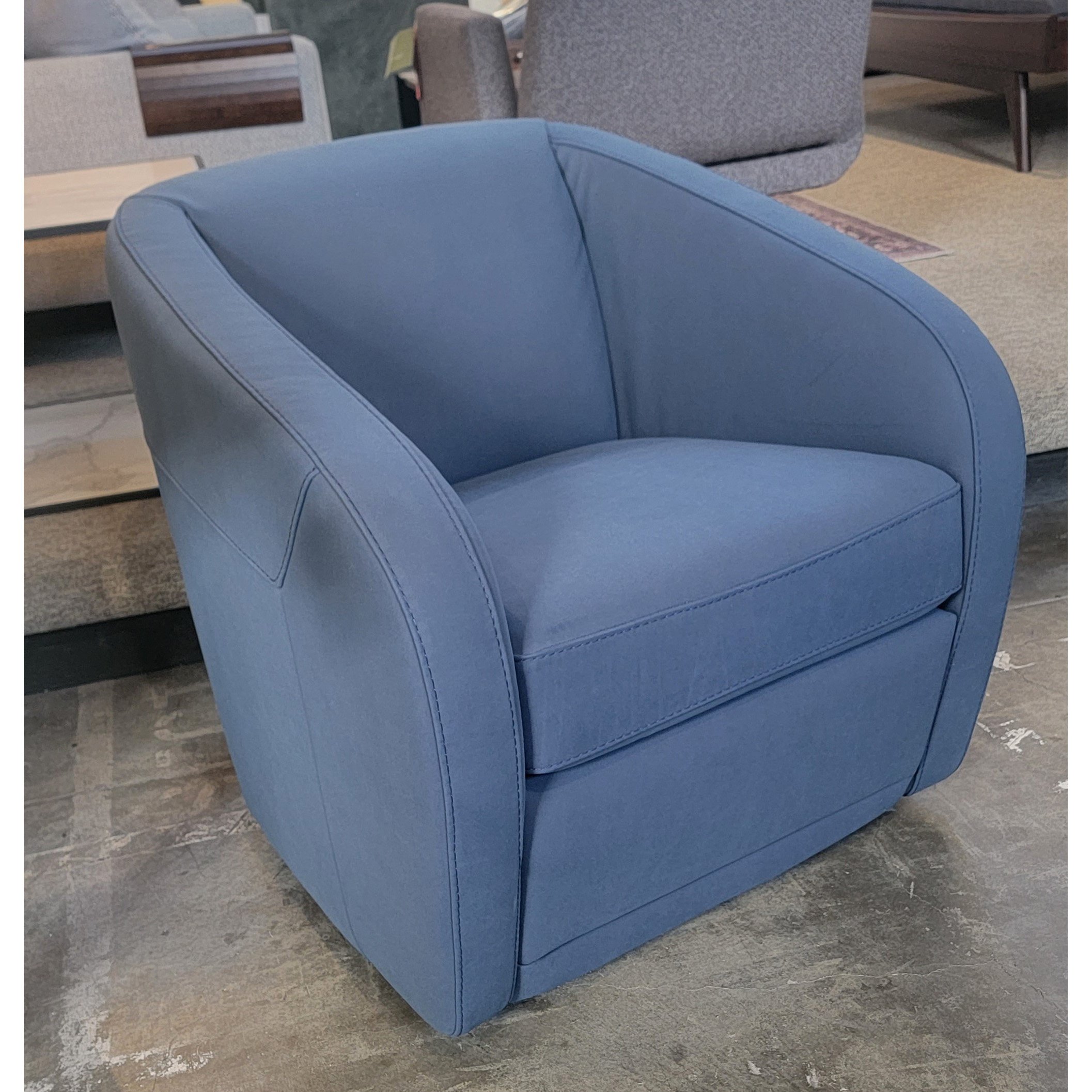 Easy Swivel Chair in Pelle Satin 40956
